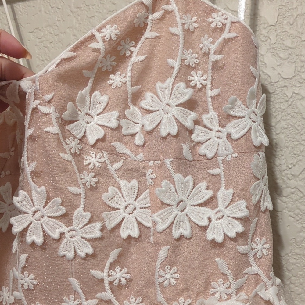Endless Rose nude white floral sleeveless lace tiered backless midi dress - Picture 8 of 13